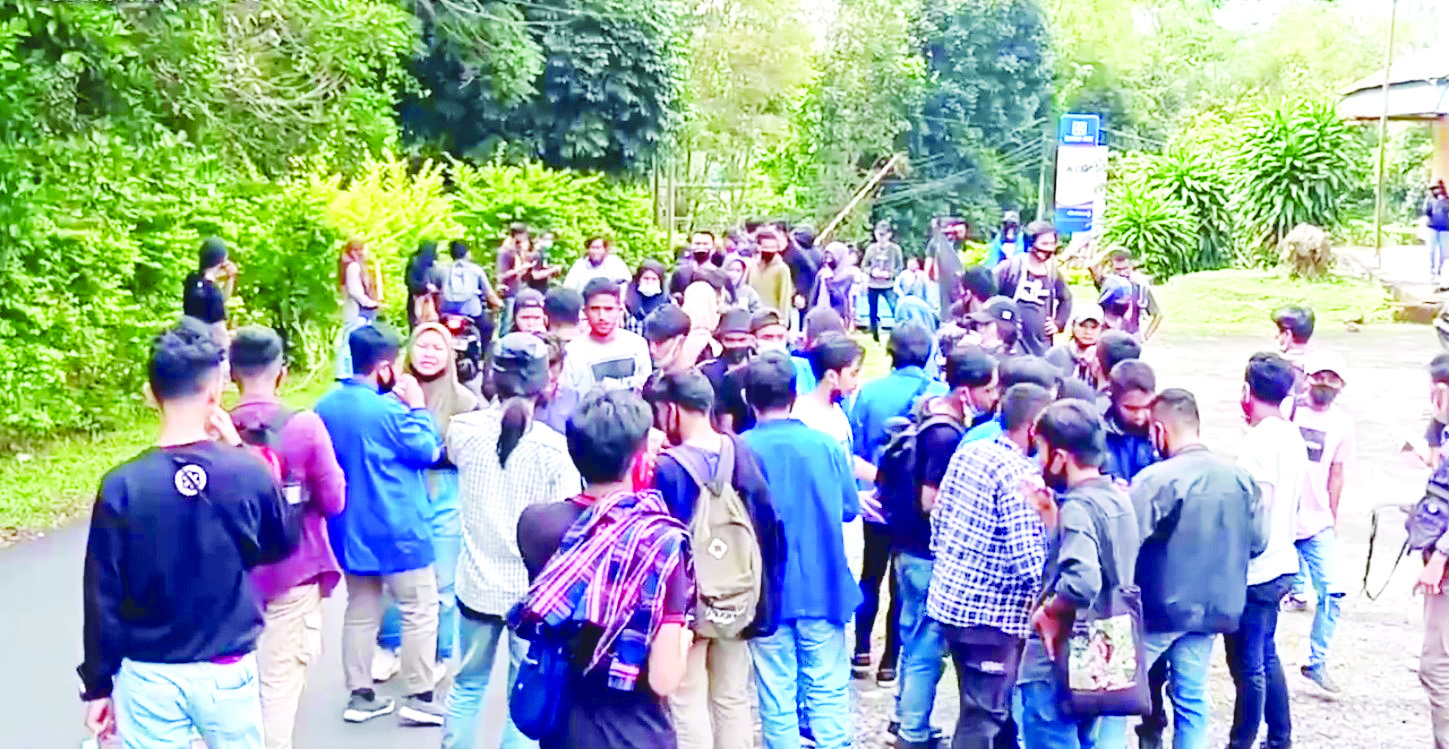 Demo Tolak UU Cipta Kerja Dibubarkan Polisi, 17 Mahasiswa Unima Diamankan